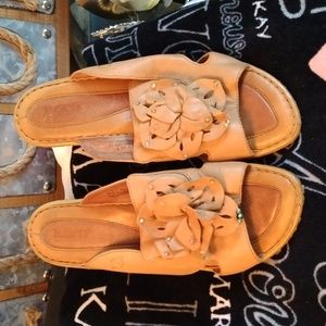 Børn women's tan leather chunky heel sandals Sz 9